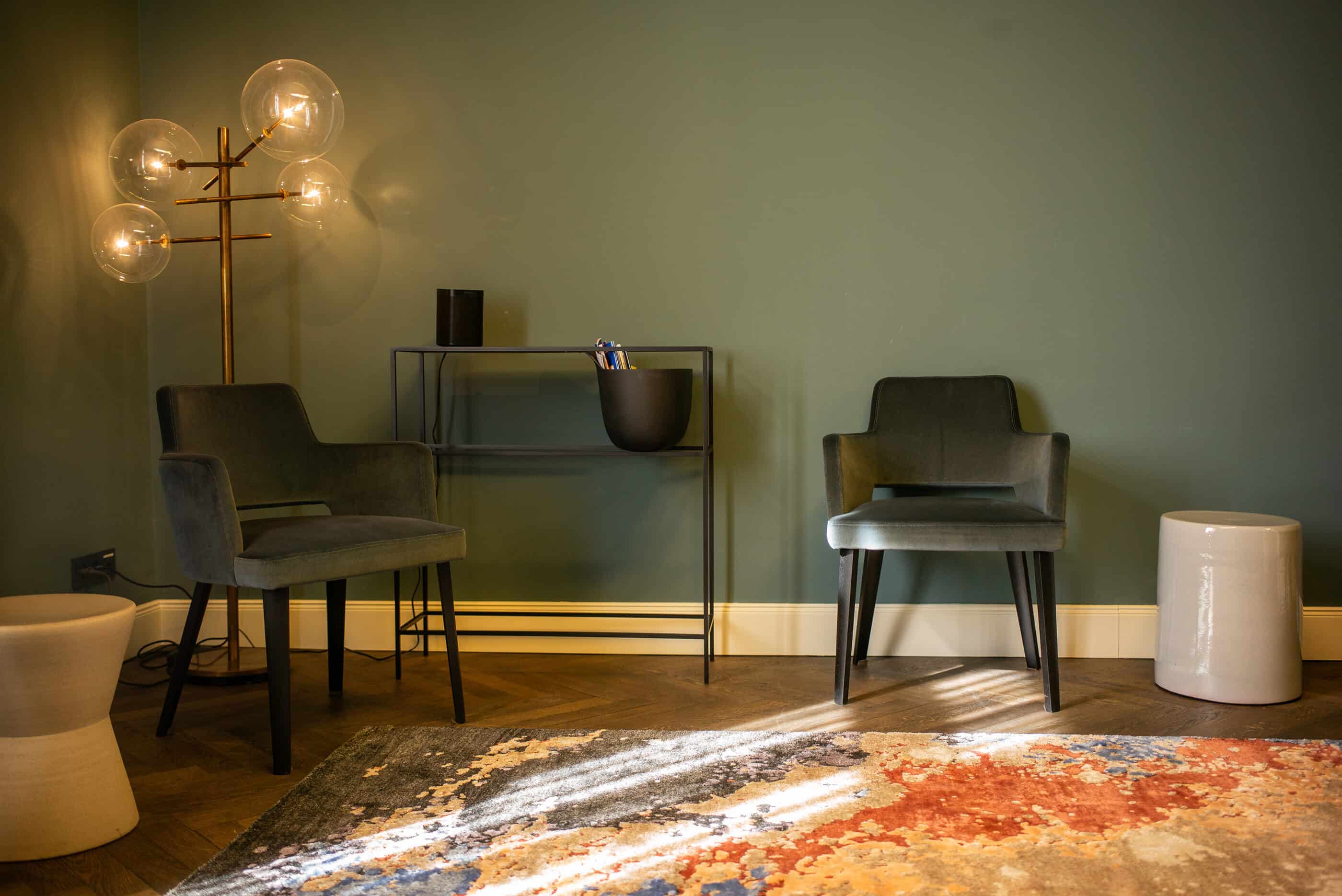 Wartebereich Plastische Chirurgie Wiesbaden Dr. Alamuti & Scholz